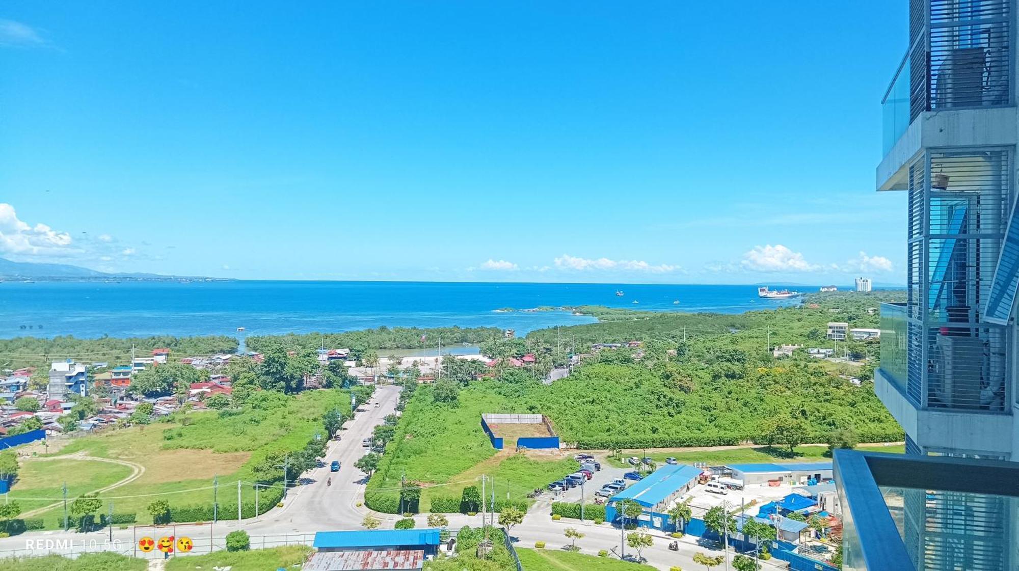 Mactan Newtown Beach Condo Lapu-Lapu City Bagian luar foto