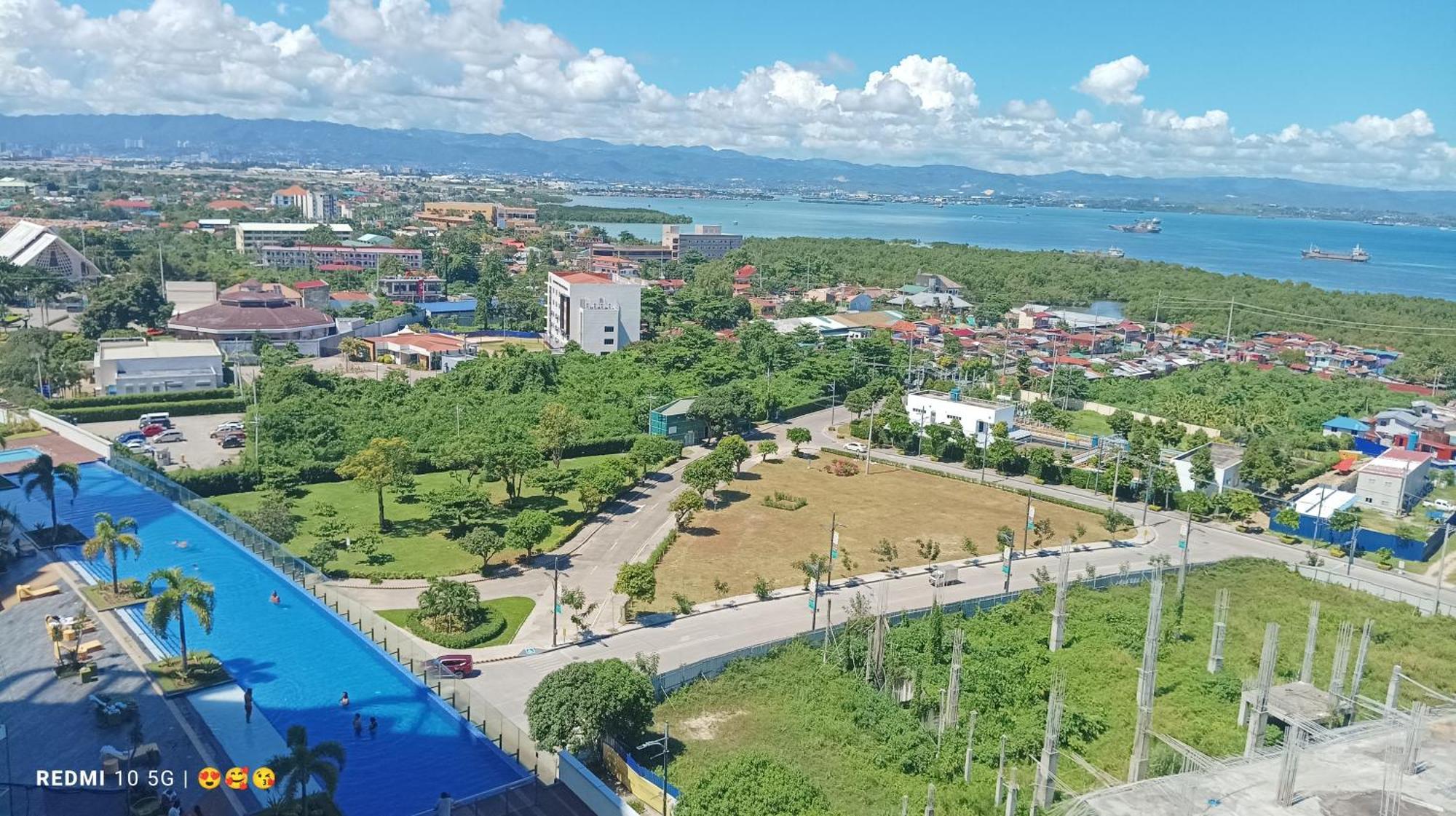 Mactan Newtown Beach Condo Lapu-Lapu City Bagian luar foto